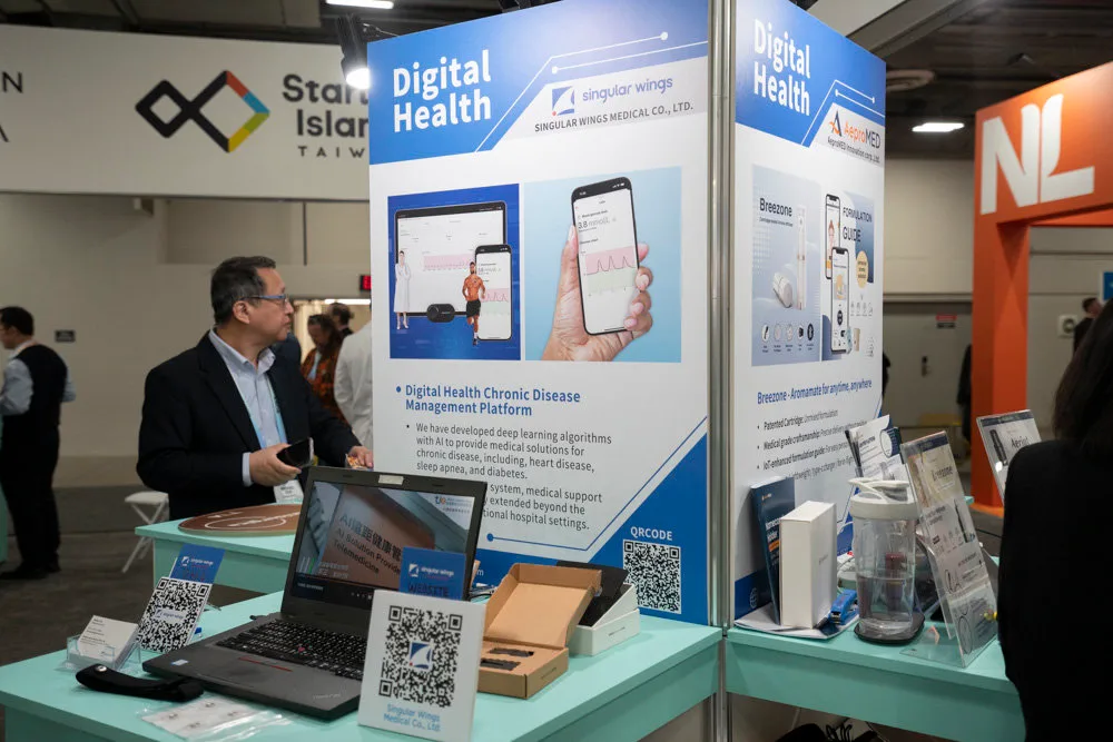 Singular Wings is a non-invasive blood sugar monitoring terminal that helps manage and measure blood sugar continuously / Source = IT Donga